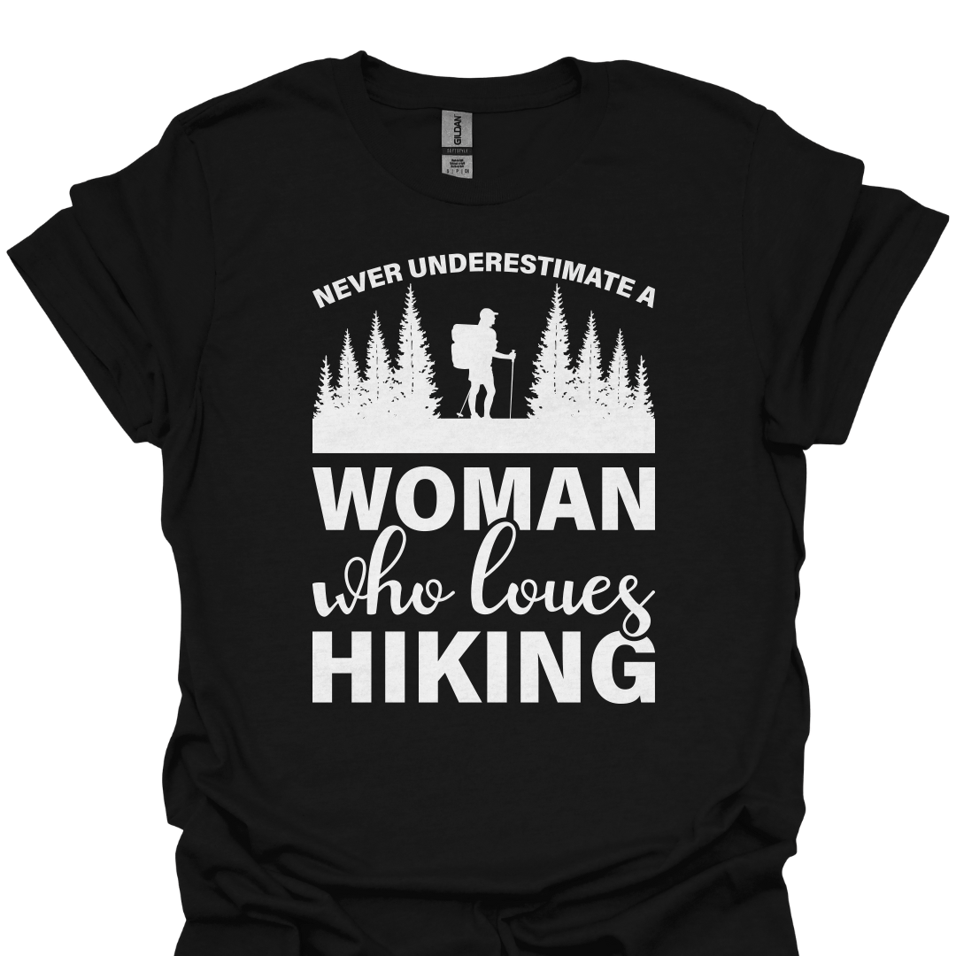 T-Shirt Black / XS Never Underestimate a Woman Who Loves Hiking – Strong & Adventurous T-Shirt