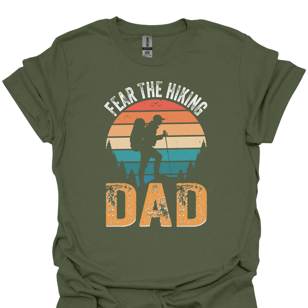 T-Shirt Military Green / S Fear the Hiking Dad – Retro Adventure T-Shirt