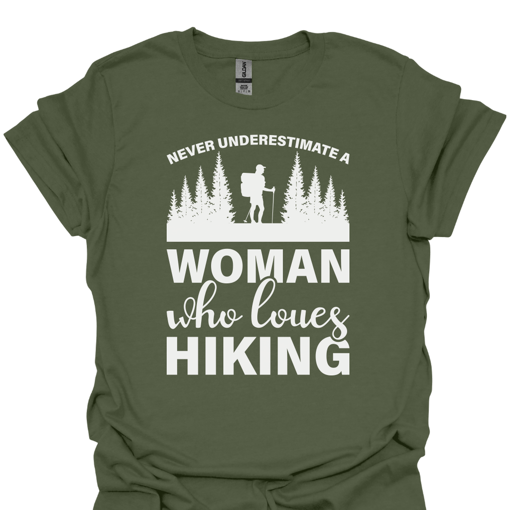 T-Shirt Military Green / S Never Underestimate a Woman Who Loves Hiking – Strong & Adventurous T-Shirt